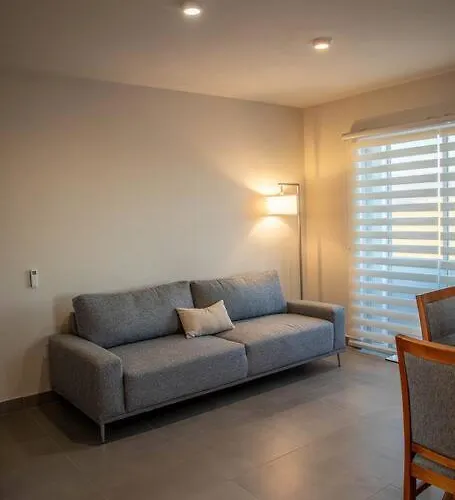 Downtown W/ Pool Apartamento